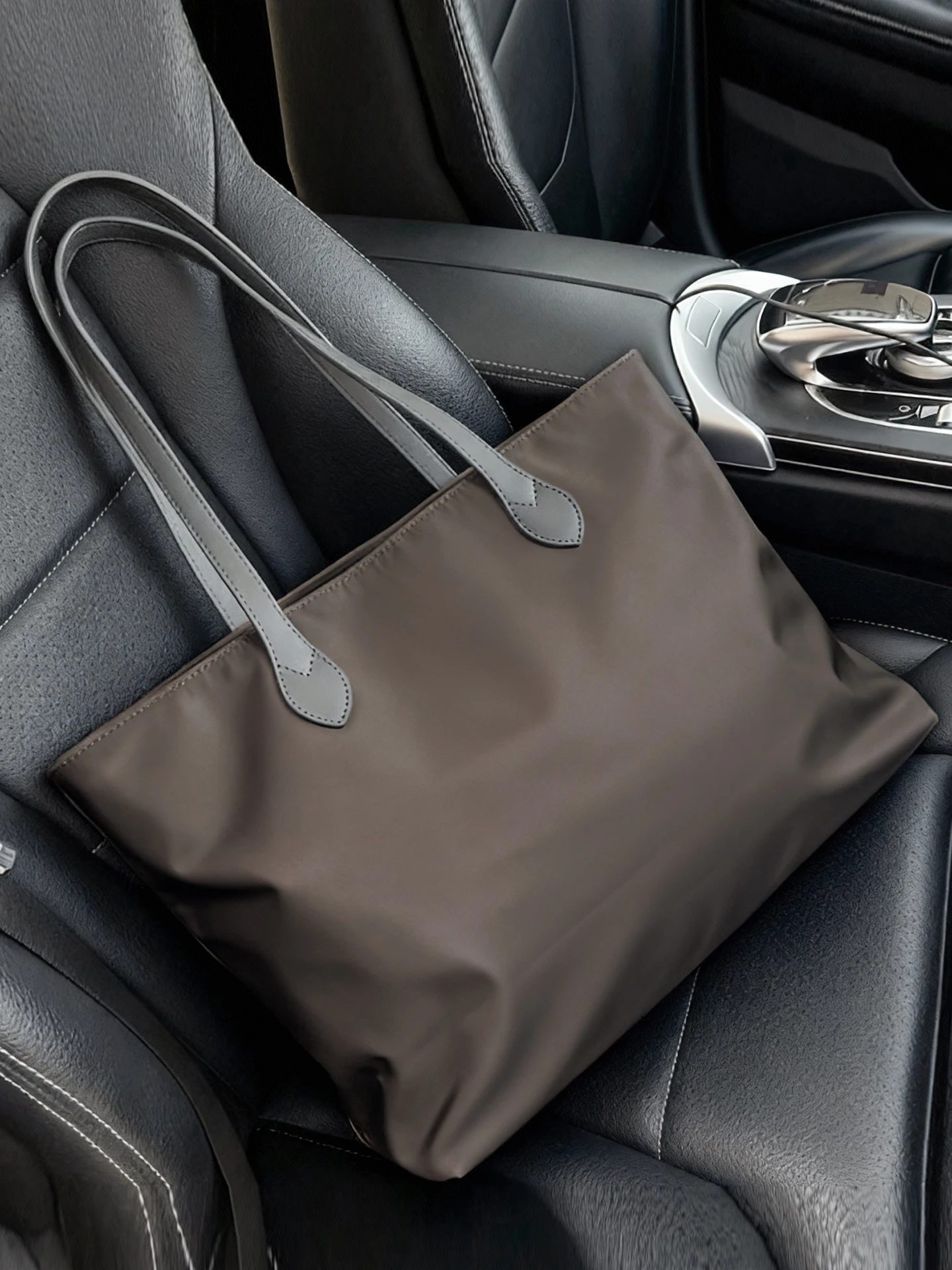 

Large Capaci Waterproof Nylon Tote Bag for Commuting Women's Handbag Ultra Lightweight Single oulder Bag Commuter Tote