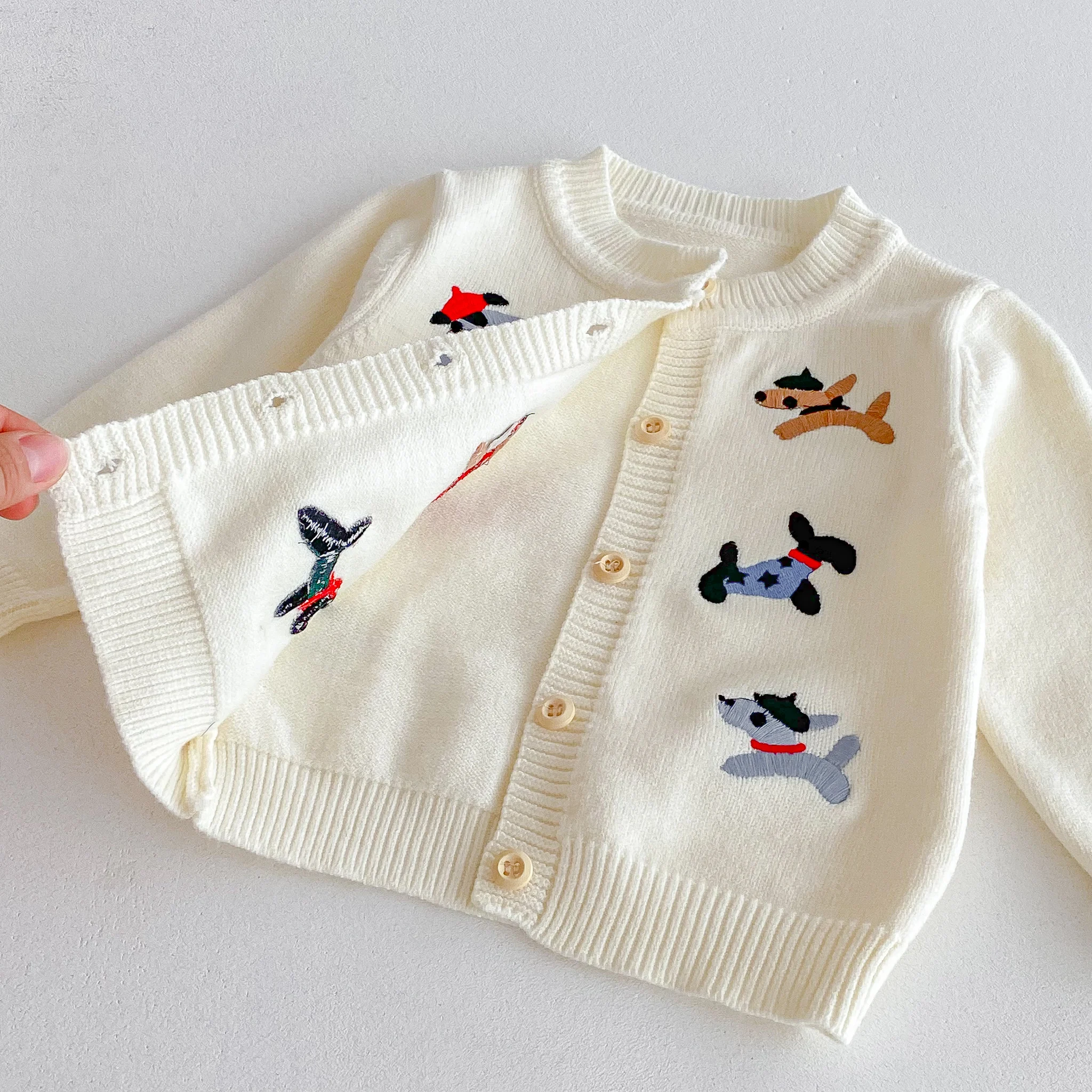 Herbst-Neuheit: Baby-Welpen-Strickjacke mit Stickerei für Säuglinge, Stilvolle und Vielseitige Cartoon-Strickjacke – Detail 8
