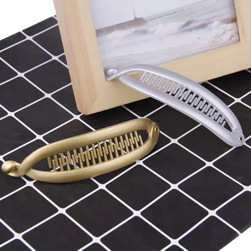 Рисунок 2 - Женская заколка для волос в форме рыбы