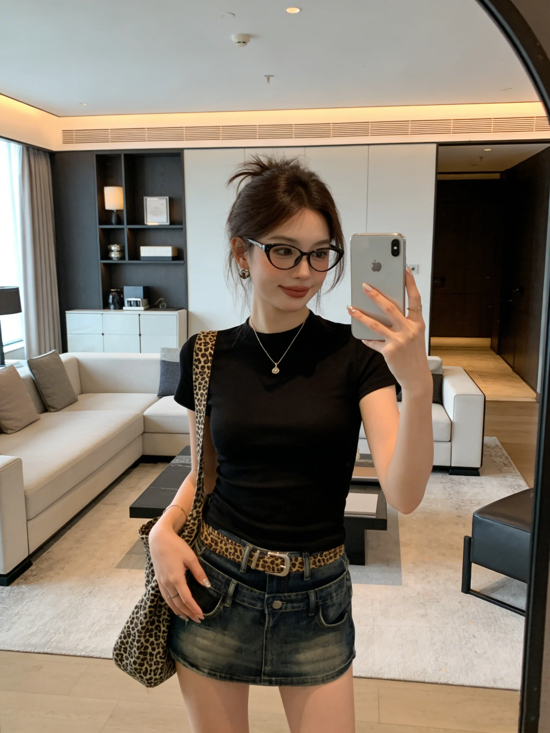 

High Waist Slim Fit Denim Shorts Women's Summer Fashion Retro Washed Bodycon Shorts Korean Style Prevent Exposure Shorts