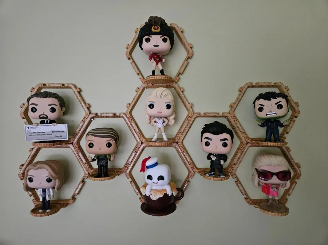 Soporte de exhibición elevador de 9 piezas para figuras Funko POP, caja de almacenamiento montada en la pared de grano de madera sin estante flotante perforador, que brilla por la noche