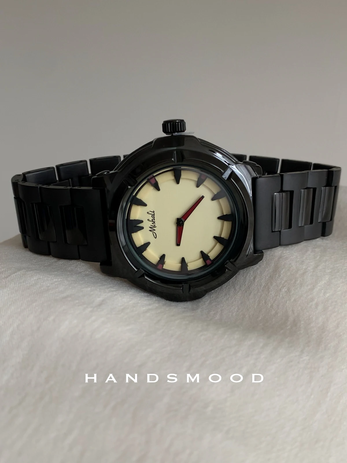 Orologio da donna di lusso nero crema giallo contrasto dolce stile fresco orologio da donna temperamento moda atmosferica orologio da donna