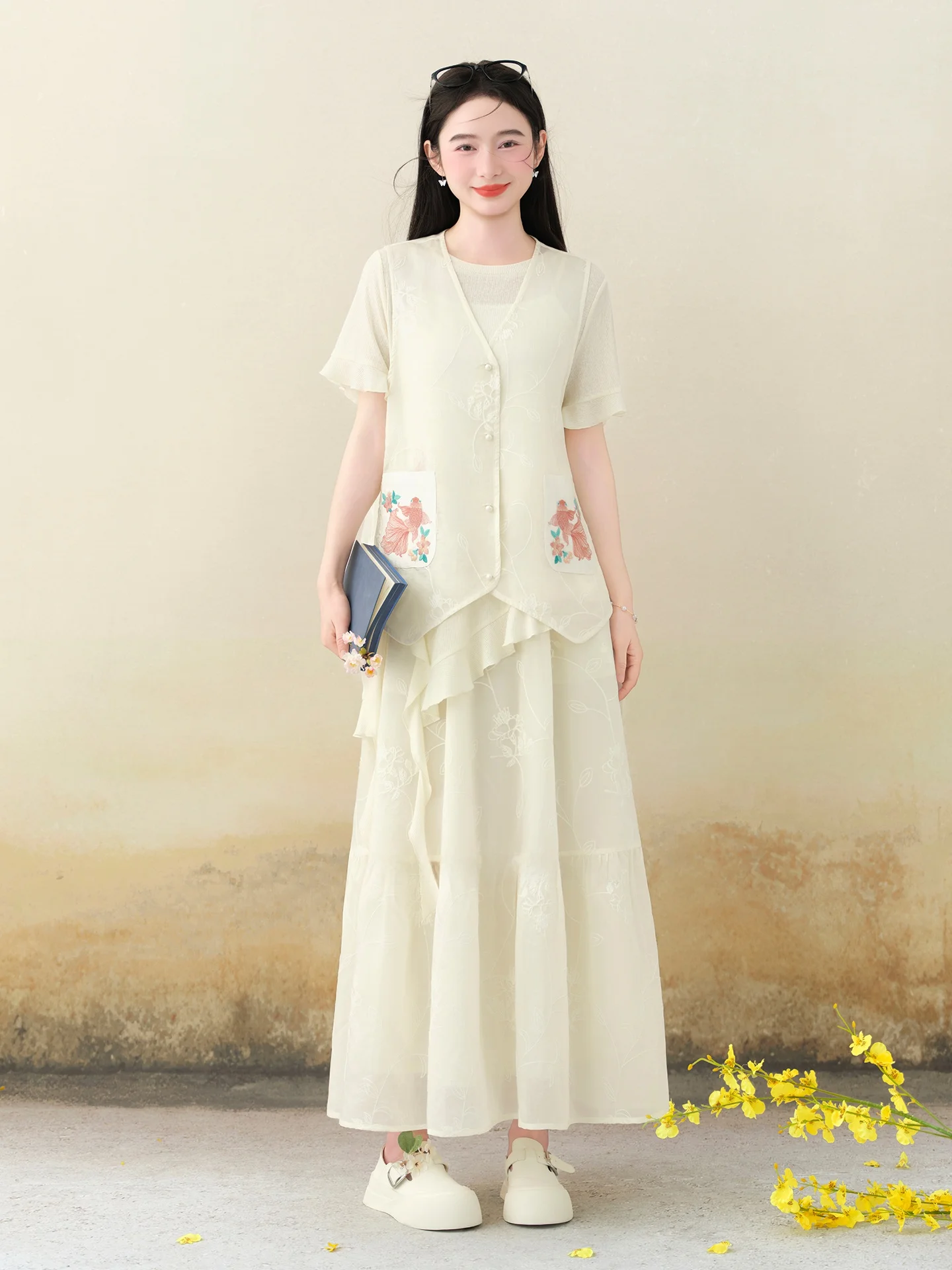 

Original Summer Thin Embroidered Vest Skirt Set National Trend Plant Floral Pattern Casual Style for Middle-Aged Women