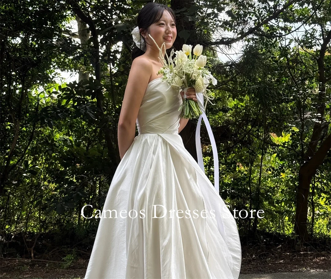 ชุดแต่งงานแบบเรียบง่ายสีไอวอรี่แบบไหล่เดียว แขนกุด ผ้าซาติน ชายกระโปรงยาวลากพื้น  ชุดเจ้าสาวสำหรับผู้หญิง  แบบสั่งตัดได้จาก SONDR