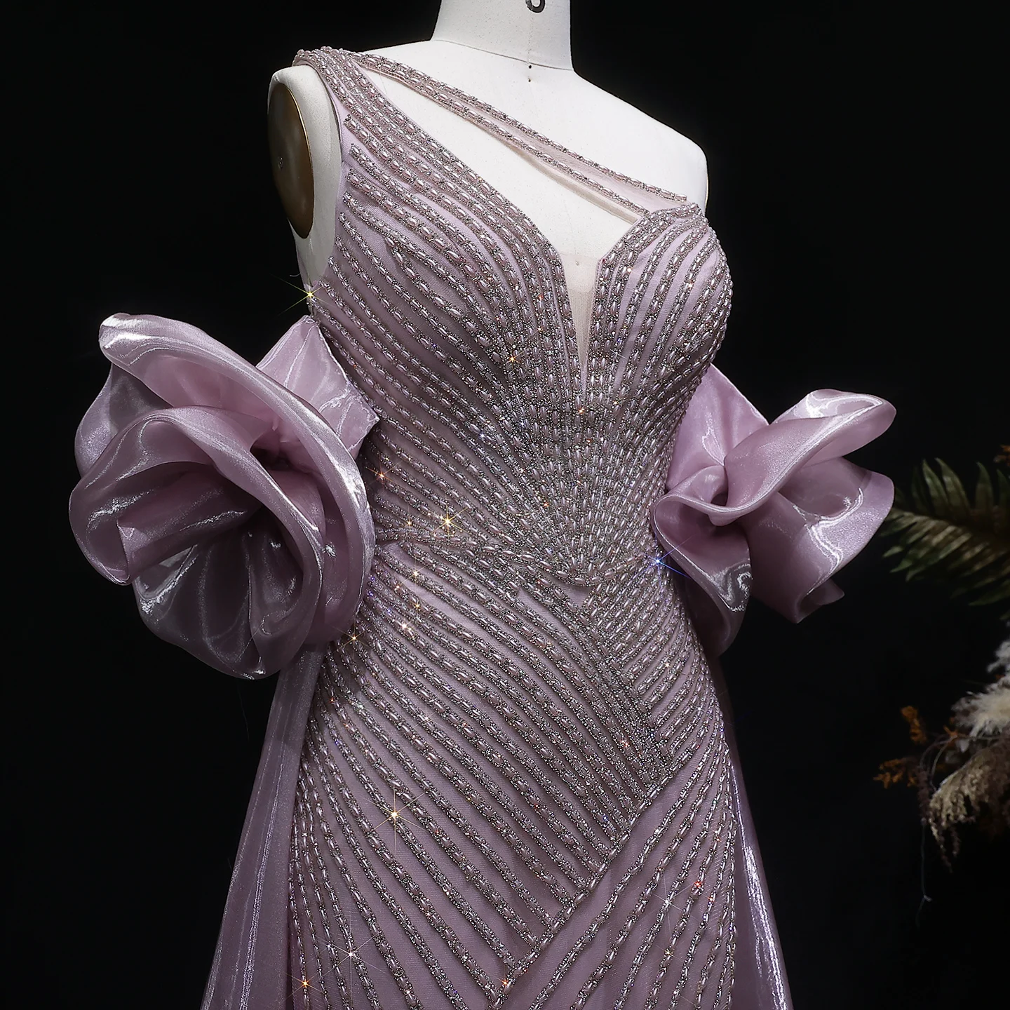Sharon Said Dubai Luxuriöses Einschultriges Abendkleid mit Langer Schleppe, Stark Perlenbestickt, Saudi-Arabisches Damen-Abendkleid SS016 Maßanfertigung – Detail 12