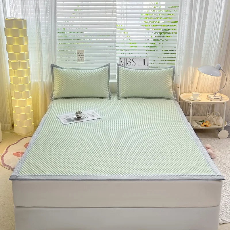 

Cool feeling Doudou sheets three-piece set of ice Doudou solid color air conditioning mat double summer mat mat.