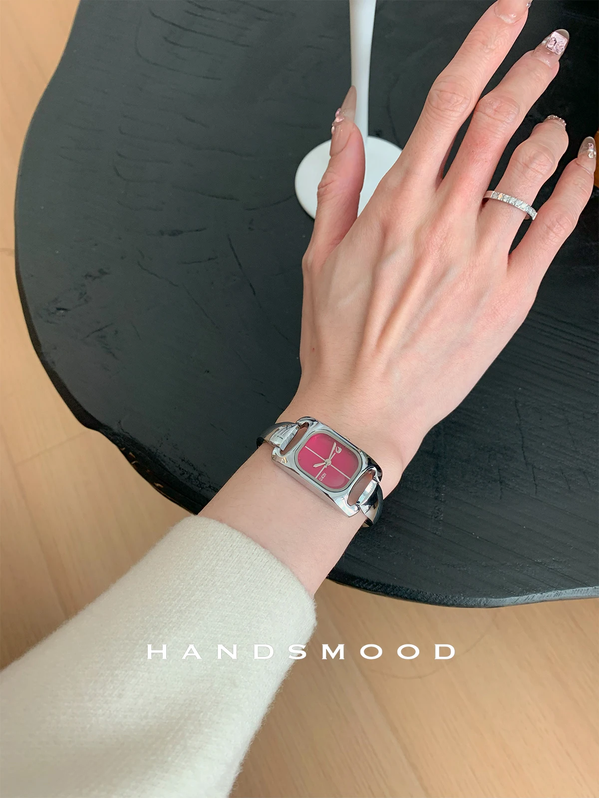 Raspberry Red Exquisite Design Bracelet Watch, High-End Casual Versatile Women's Watch, Fashionable Quartz Wristwatch