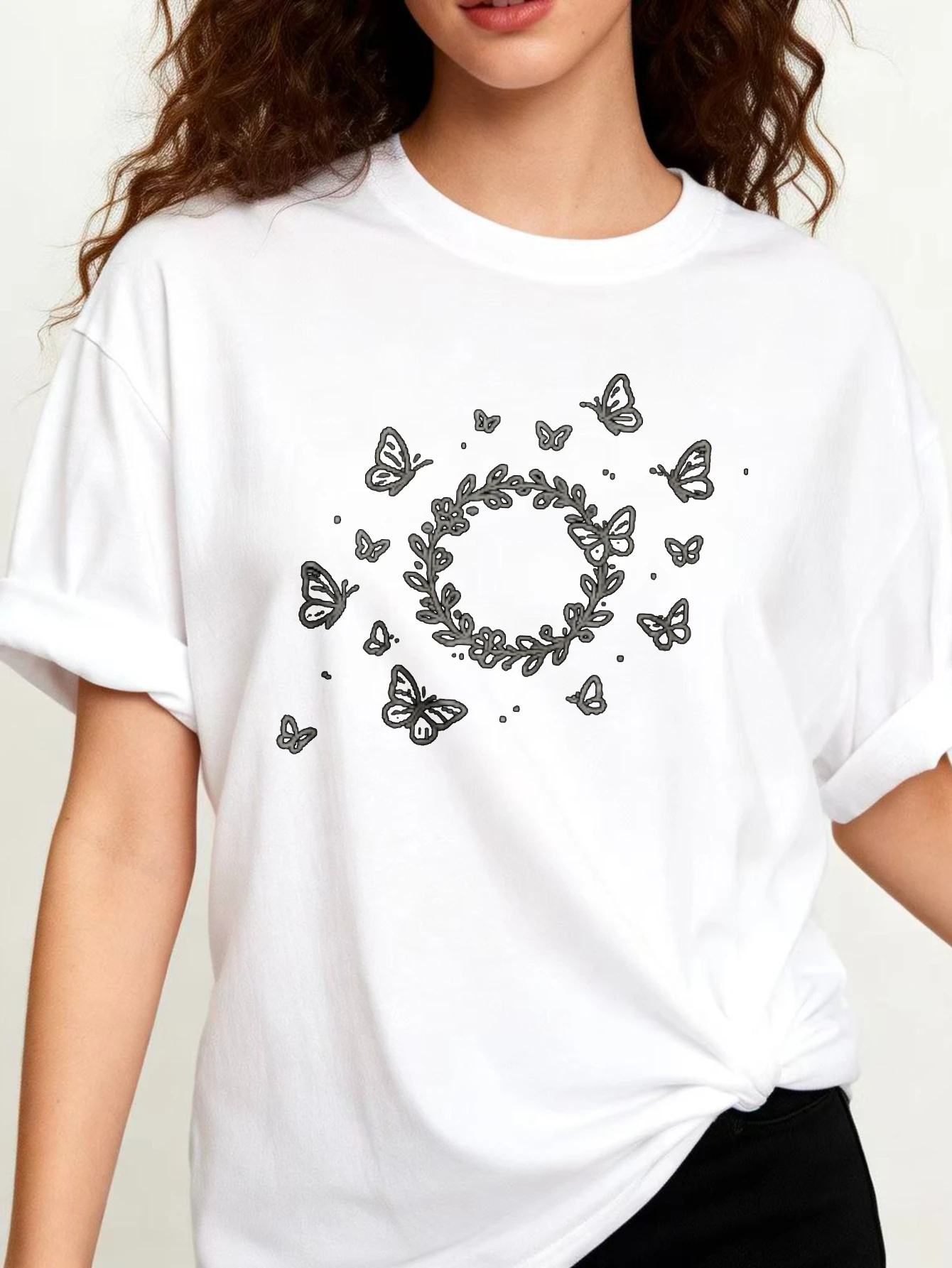Casual Fashion Ladies Oversized 100% Round-Neck T-Shirt with Butterfly Wreath Design, Spring and Summer Graduation Gift