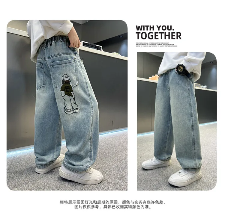 Neues Design: Baggy-Jeans für Teenager-Jungen, lässiger, lockerer Stil, Cartoon-Denim-Hosen, elegante, gerade geschnittene Jeanshosen für Kinder. – Detail 3