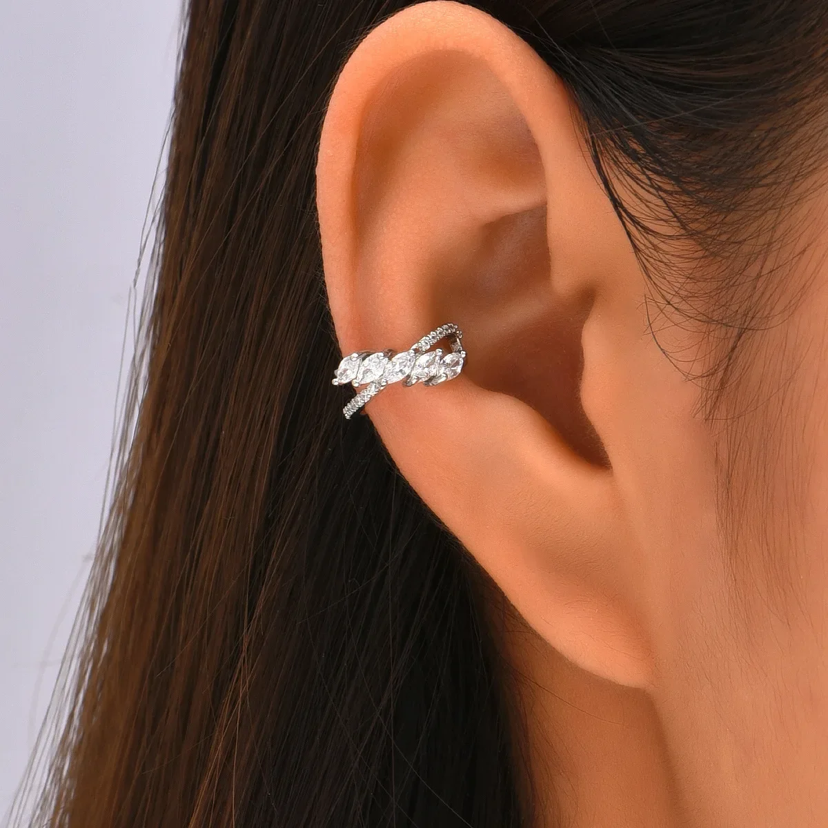 

JF 2023 Earrings Niche Design High-Grade Earless Ear Bone Clip Micro Inlaid Zircon Cross Personality Ear Clip Earrings