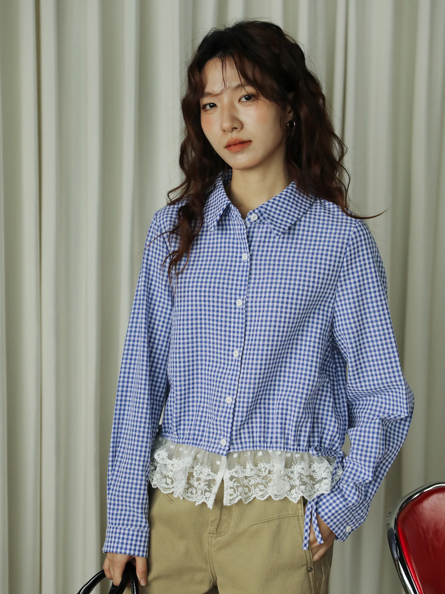 

Синяя клетчатая женская рубашка с длинными рукавами, кружевными вставками и отложным воротником, в корейском стиле, новинка ранней весны, свободный крой, дышащий хлопок