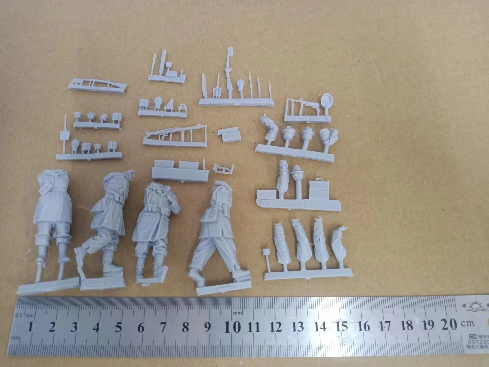 1/35 15 Soldiers in Winter Clothing Miniatures GK Resin Figures Unassembled and Unpainted Diy Model Kit Toys