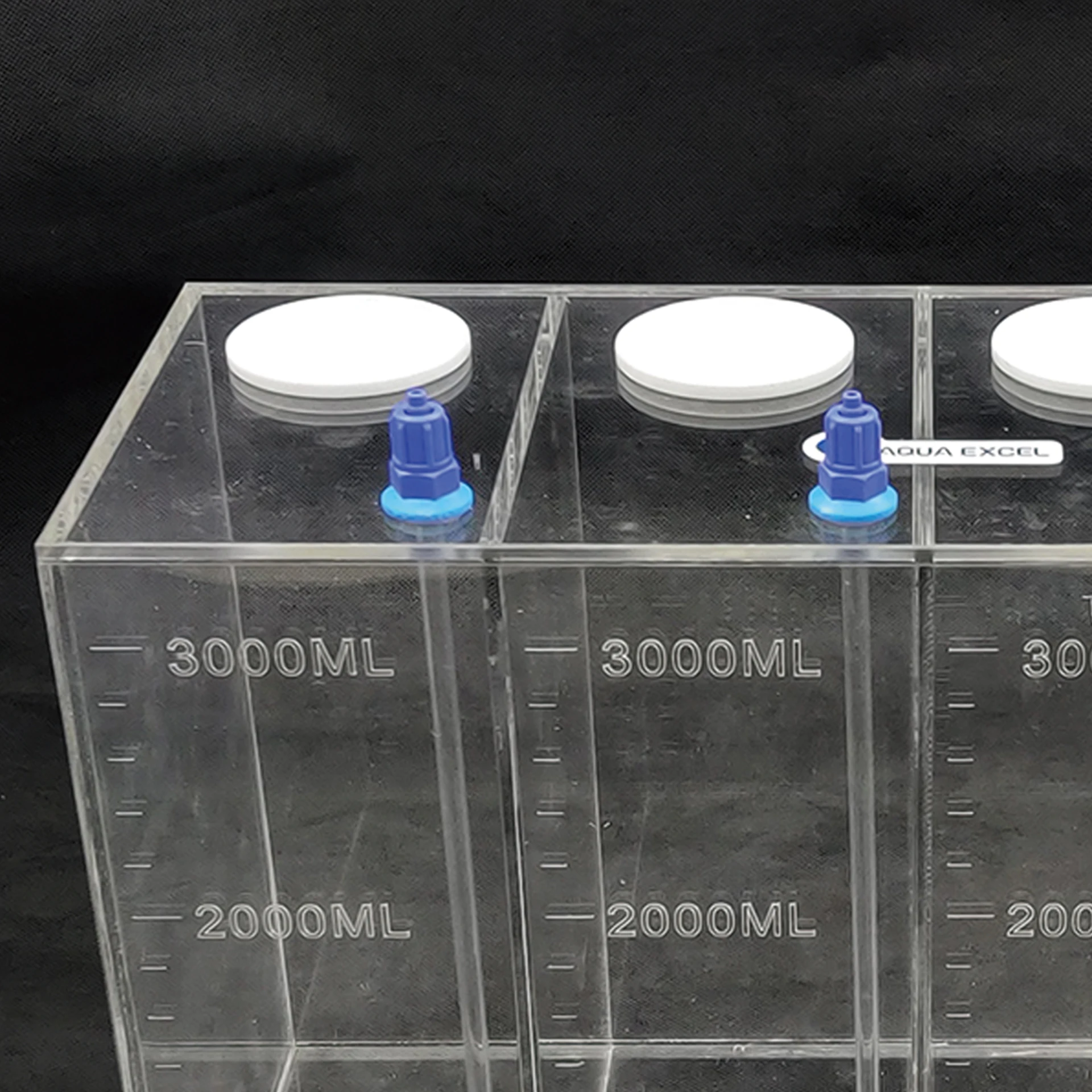 E-DT12L dosing container for fish tanks and fish tanks