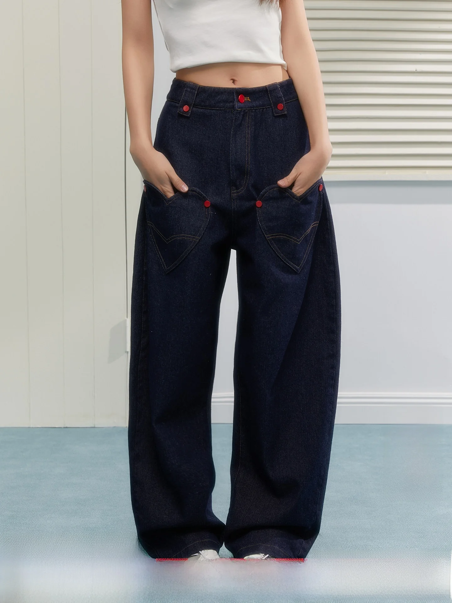 

Джинсы Sta l Waist Original Color с широкими штанинами для женщин, с красными пуговицами и дизайном в форме сердца, зимняя коллекция