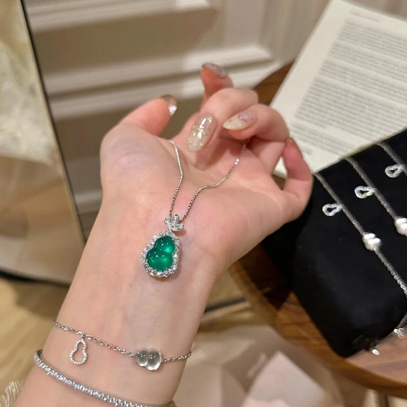

Изысканное серебро 925, инкрустированное бриллиантами, кулон из зеленой тыквы, ожерелье из натурального халцедона, изысканная цепочка на воротник в стиле ретро, ювелирные изделия, подарки