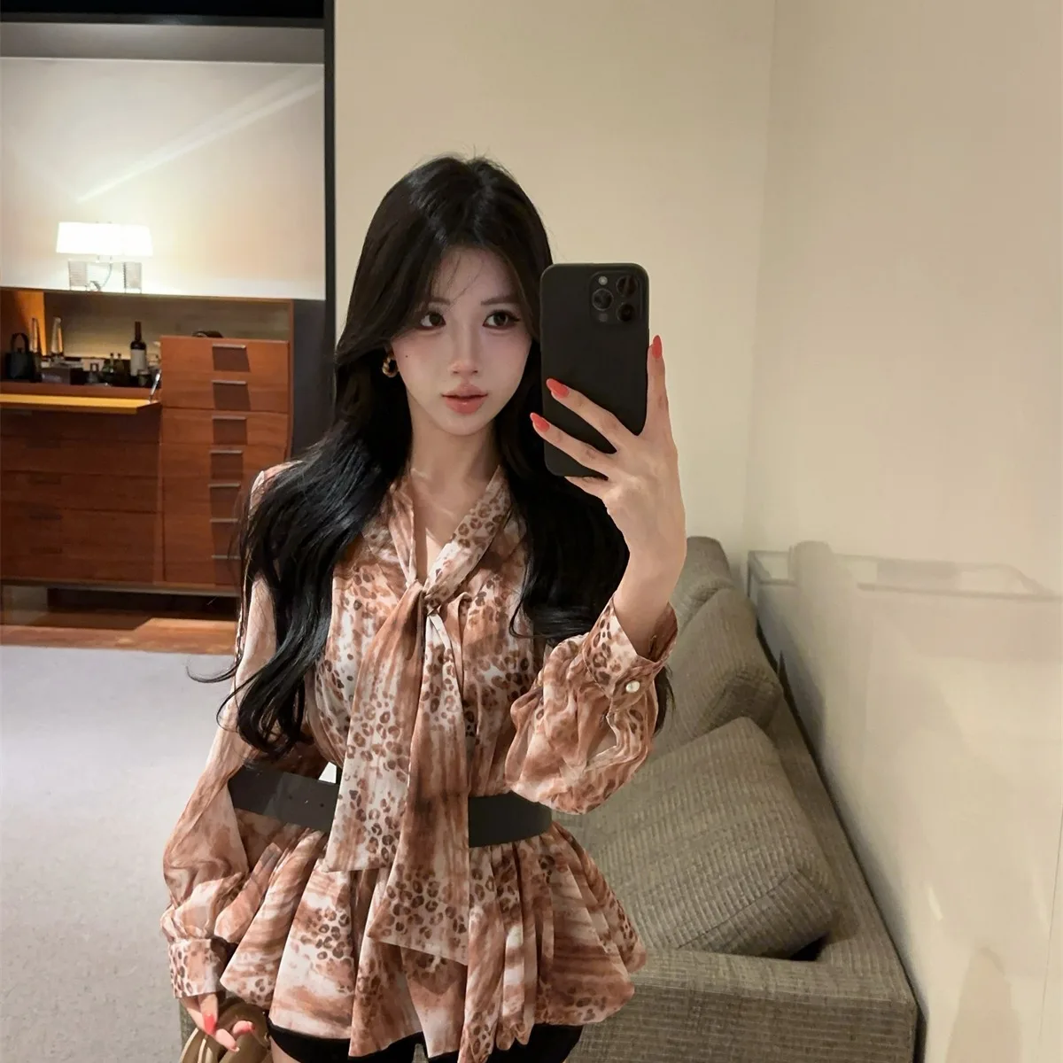 

Floral Print Bubble Long Sleeve Shirt Women's Spring 2026 New Style Bow Knot Chiffon Top with Waist Belt Loose Fit V Neck