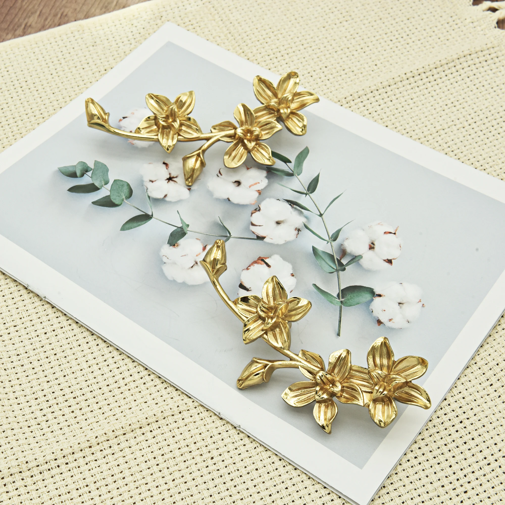 

Creative Brass Flower Cabinet Handles Decor Elegant Wardrobe Pulls Double Hole Blossom Shape Furniture Handles One Pair