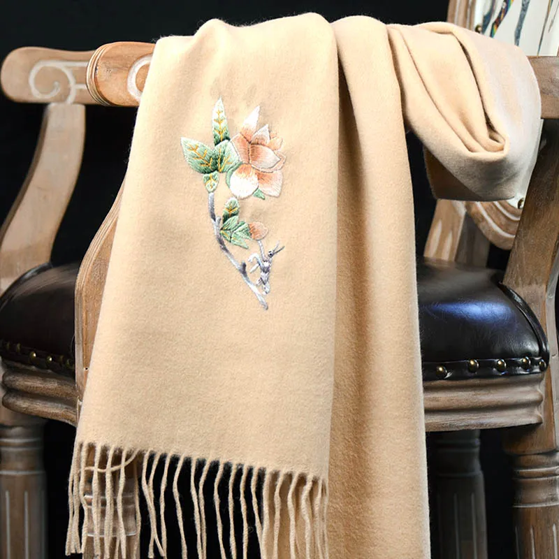 

Famous Ancient Embroidery Art High end Su Embroidery Cashmere Scarf "Fragrant Gardenia" Spring, Autumn, Winter Solid Color Embro