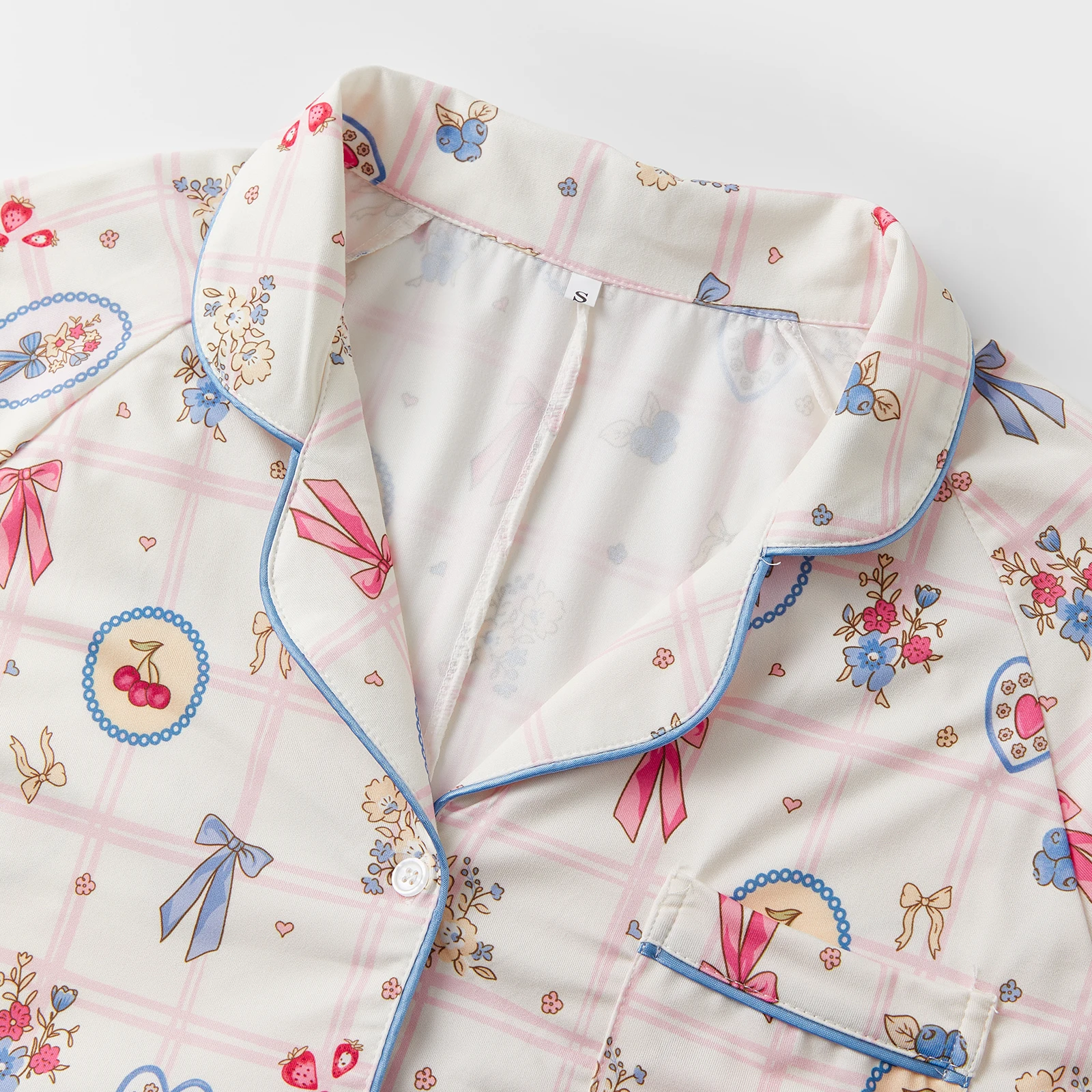 

Стильные женские пижамные комплекты с цветочным принтом: уютные топы с отложным воротником и V-образным вырезом, длинными рукавами и шортами, 2 предмета, комфортная домашняя одежда