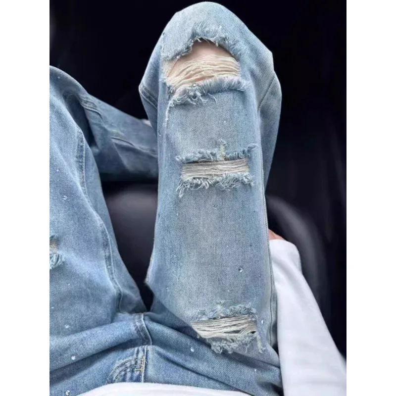 جينز نسائي بتصميم أمريكي مزين بأحجار الراين الثقيلة ومظهر ممزق لخريف وشتاء 2025، فريد بقصة واسعة وساقين طويلة، وصول جديد