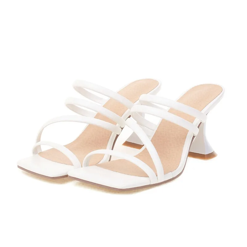 

Женские свадебные туфли. Модные босоножки на каблуке. Квадратные сандалии. Простые и элегантные. Удобные в стиле ретро.