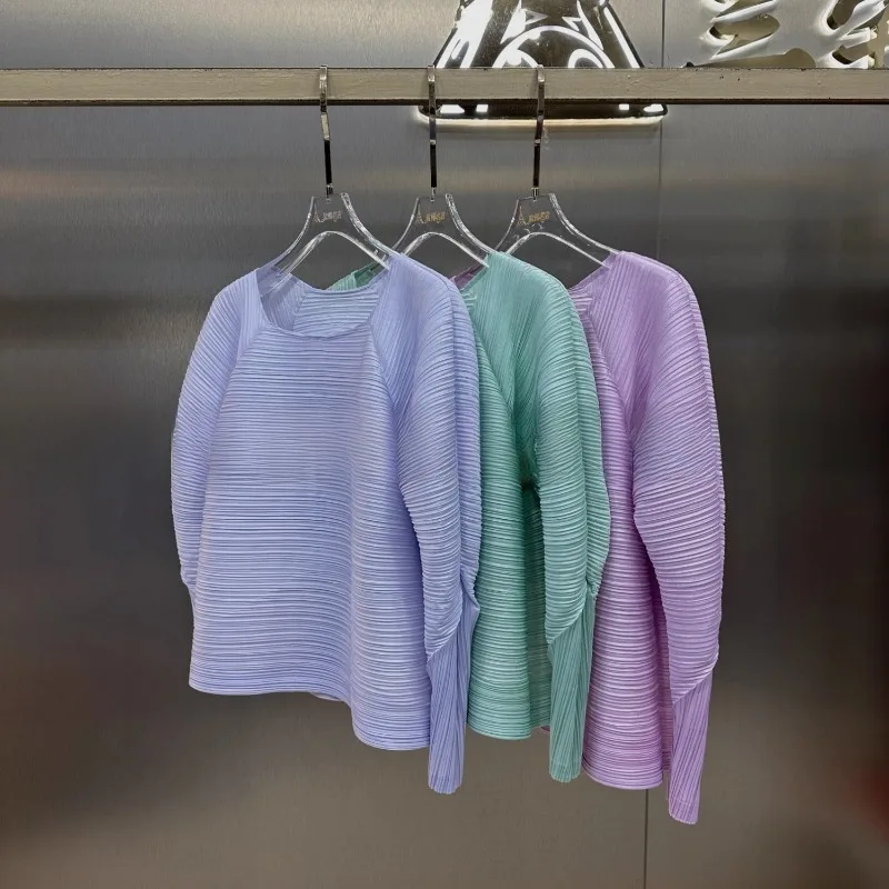 

Miyake Pleated T-shirt 2025 Fall New Solid Color Simple Casual Round Neck Long-sleeved Blouse Temperament Wildly Thin T-shirt
