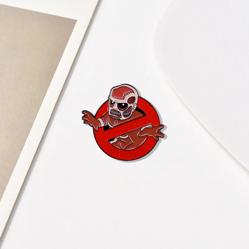 Broche mix-and-match de Attack on Titan, insignia de película de aventura de fantasía, sombrero de joyería novedosa y creativa, decoración de mochila