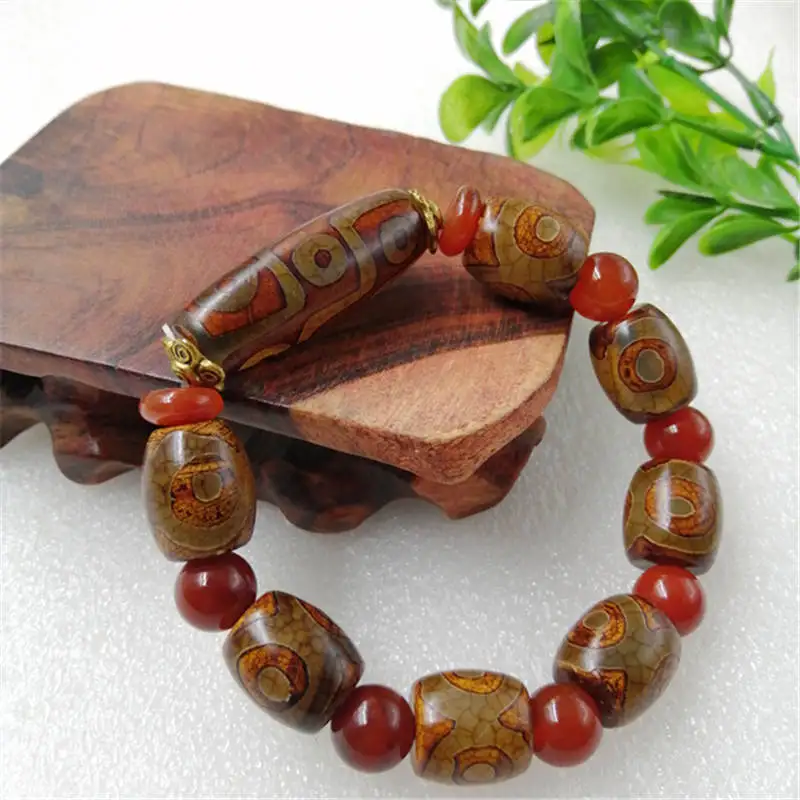 

Tibetan nine-eye dzi beads bracelet three-eye dzi beads bracelet for men and women with chalcedony agate beads direct sales.