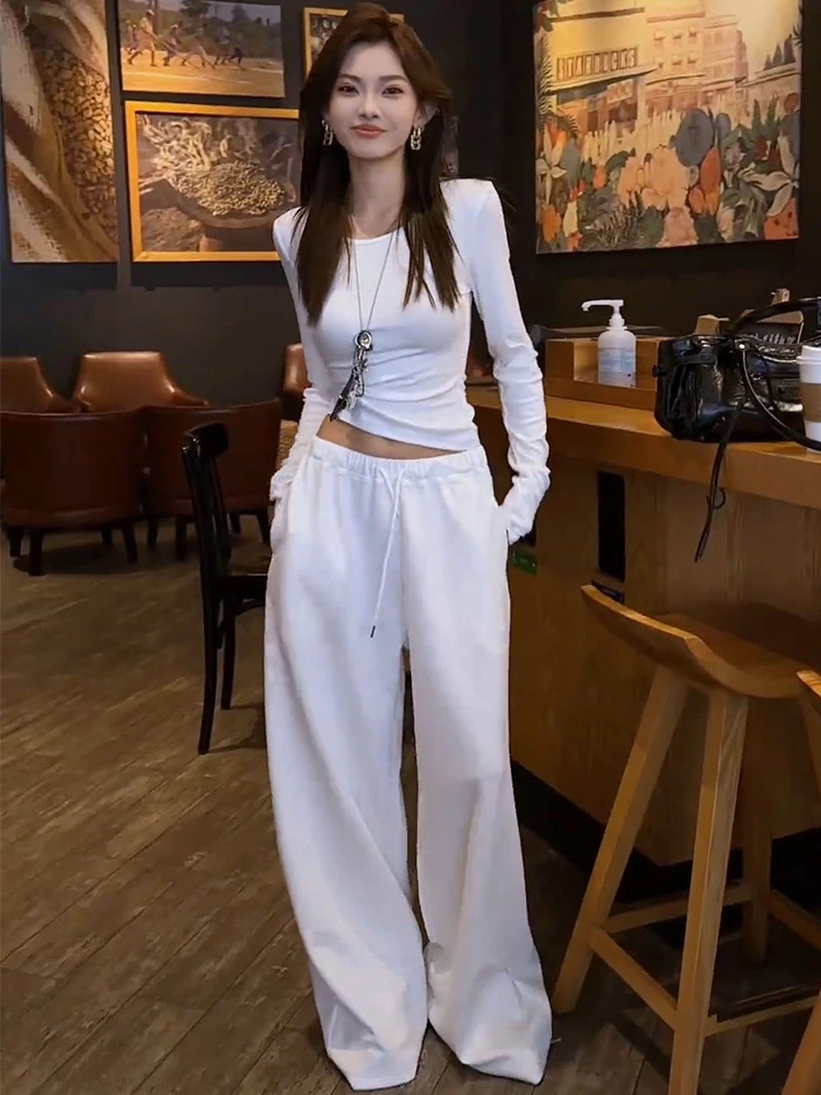 

Повседневный уличный стиль: женский весенний новый комплект с длинным рукавом, круглым вырезом, брюками с высокой талией и широкими штанинами, состоящий из двух предметов.