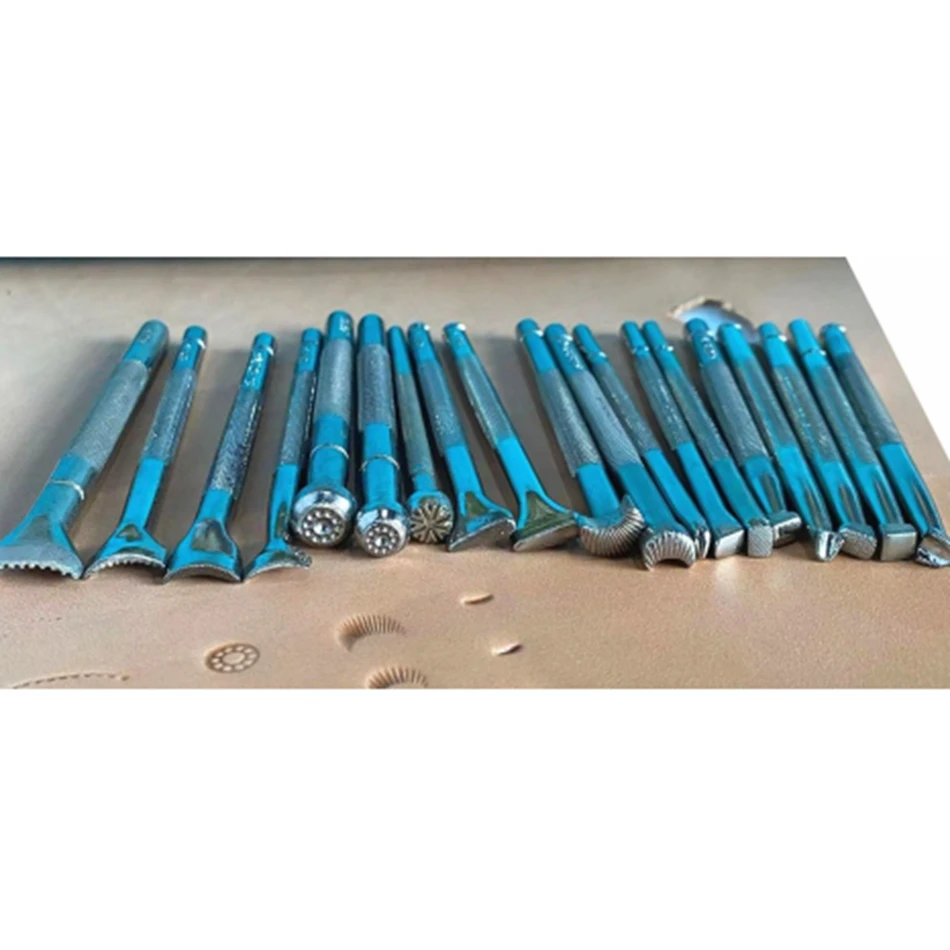 Leathercraft tool set, zinc alloy die-casting with integrated design, Tang Dynasty patterns. Basic model – 18 pieces.