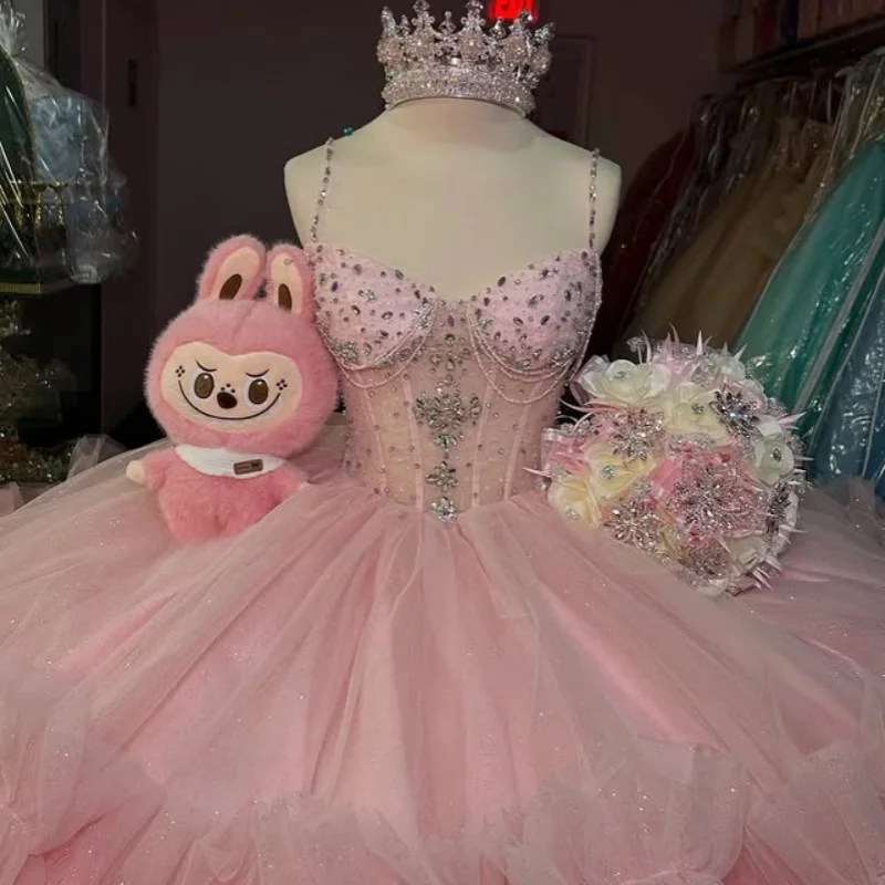 

Блестящее розовое платье Quinceanera с открытыми плечами и кристаллами, кружевное многослойное платье с тюлевым хвостом, платья de 15, Quinceanera ﻿ Индивидуальный