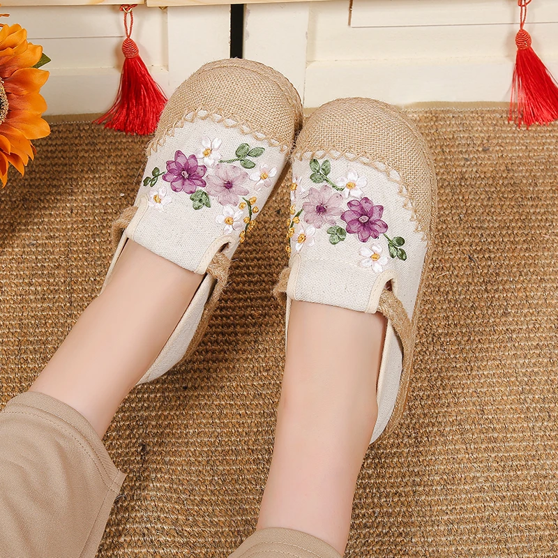 New Embroidery Flowers Flats for Women 2024 Autumn Comfortable Canvas Casuals Shoes Woman Chinese Style Espadrille Shoes Female