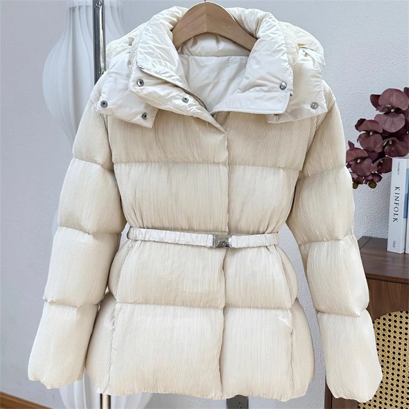 Winter New Women's Waist-Cinching Belted Slim-Fit PleatedThick Warm down Jacket High-Quality Fashion Casual Short Coat with Hood
