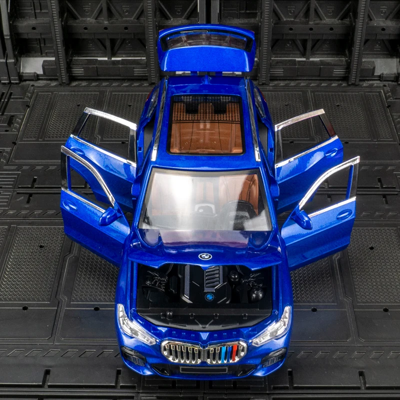 1:24 portas de modelo de carro em liga BMW X5 e capô do motor, o porta-malas pode ser aberto tem funções de som e iluminação simuladas, detalhes ricos