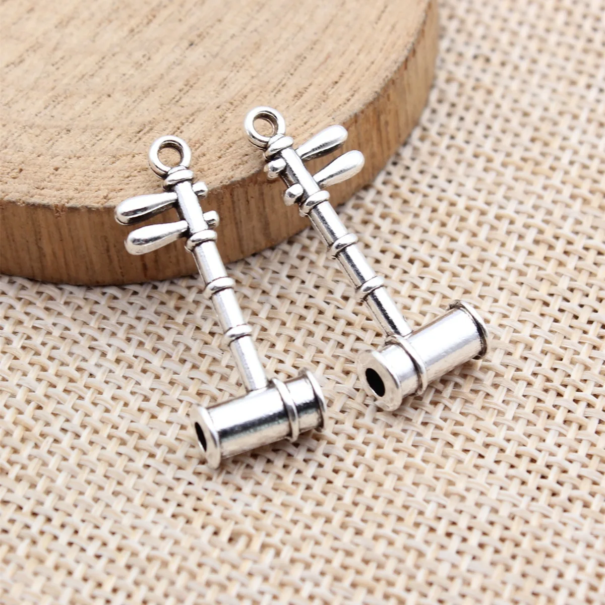 

20pcs 28x11mm(1.1x0.43inch) Antique Silver Color Musical Instruments Erhu Charms Pendants DIY Jewelry Making Accessories