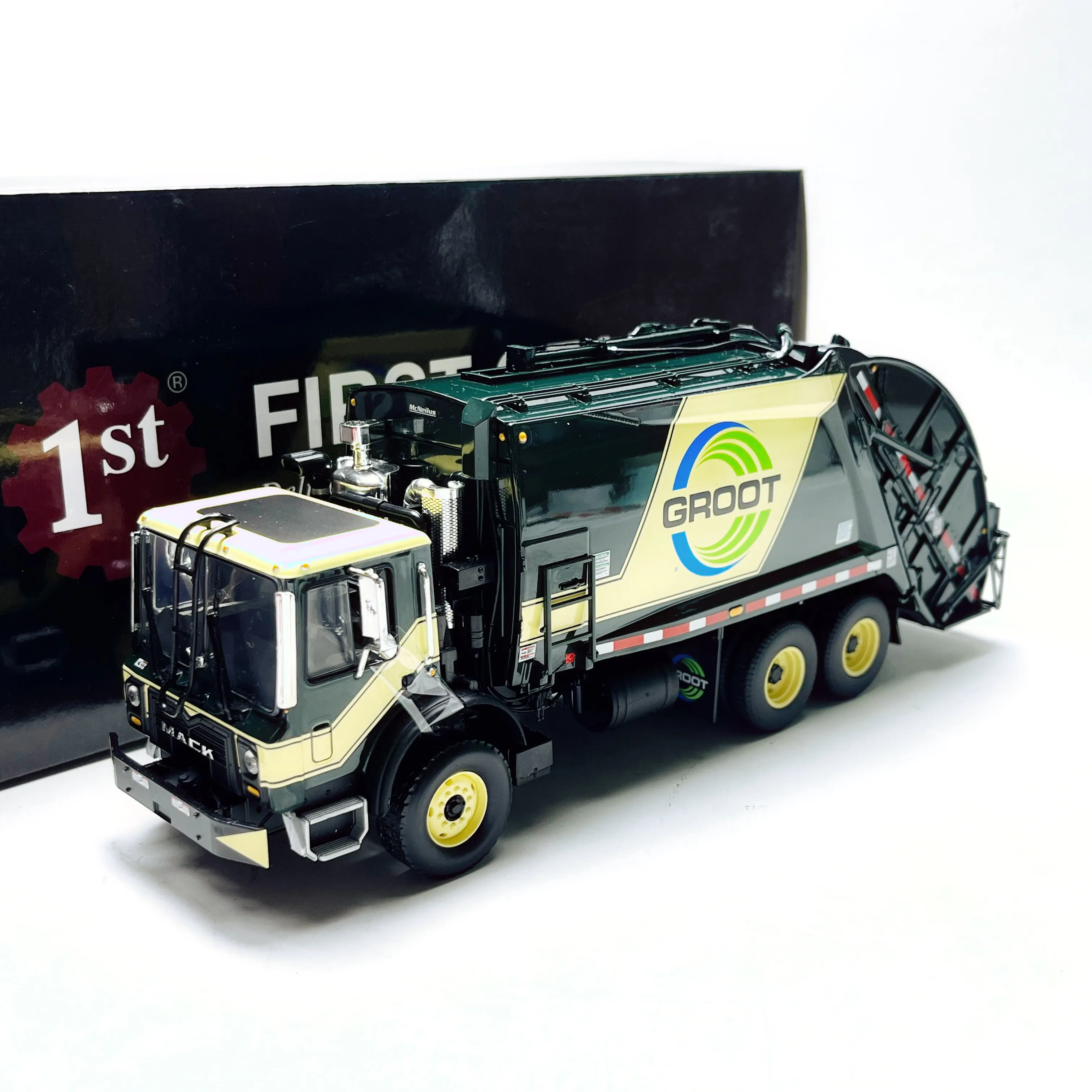 

Diecast First Gear 1/34 Scale 10-4333 Garbage Truck Alloy Car Model