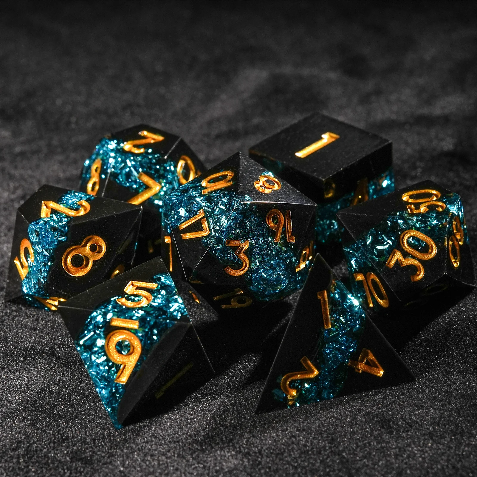 7pcs DND Dice Resin Black Golden Dice Gold Word TRPG D&D Board Games Dungeons Dragons TRPG Polyhedral Digital Dice Table Game