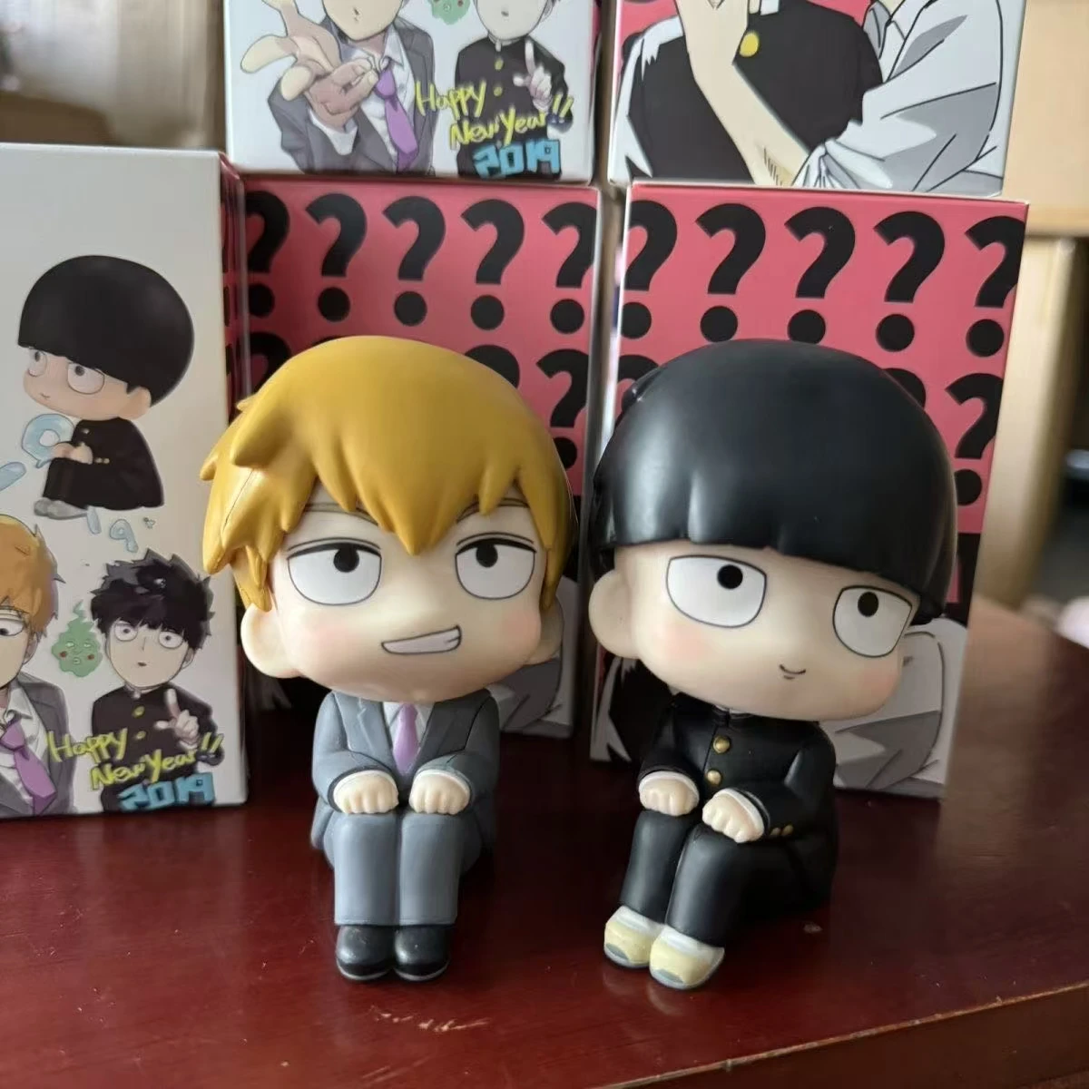 10cm Mob Psycho 100 Figurki Anime Gk Reigen Arataka Edycja Q Kawaii Siedząca Dłoń Model Lalka Ozdoby Kolekcjonerskie Zabawki Prezent