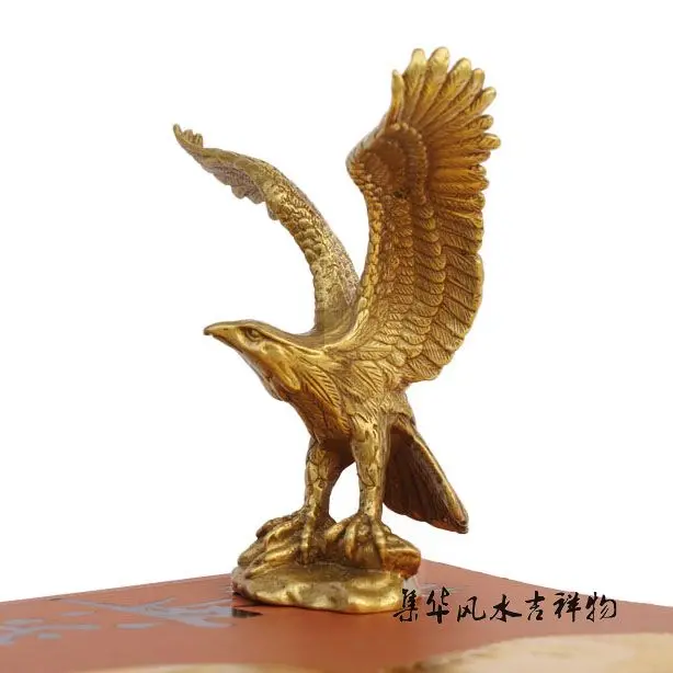 

The copper ornaments of pure brass Eagle Ornament Gift Home Furnishing trumpet realize the ambition