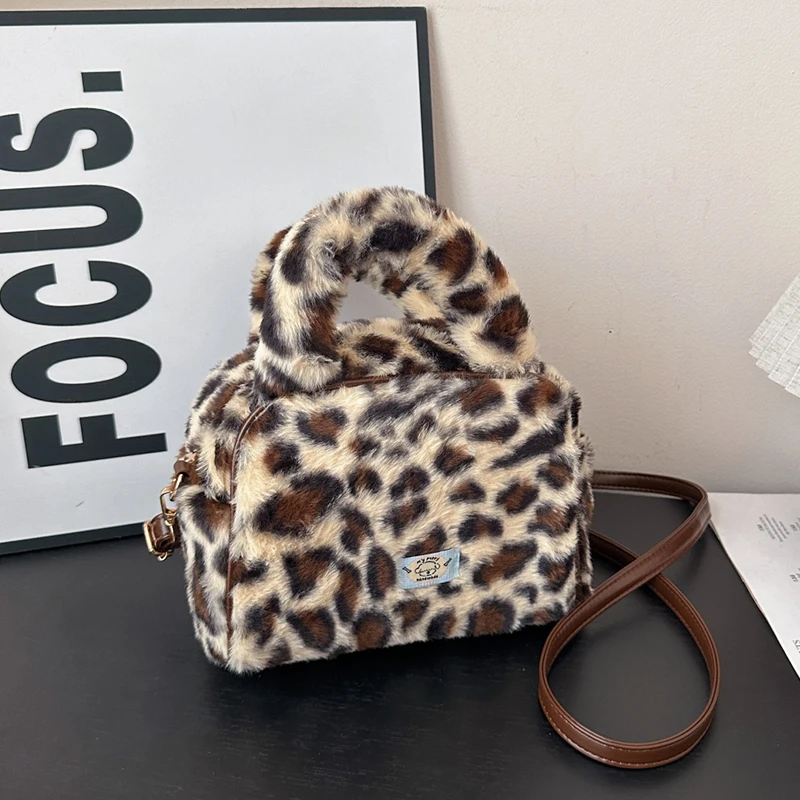 

Small Handbag Brand Designer Faux Fur Bag Soft Plush Shoulder Bag Winter bolsa feminina 2025 New Fluffy Crossbody Phone Purse