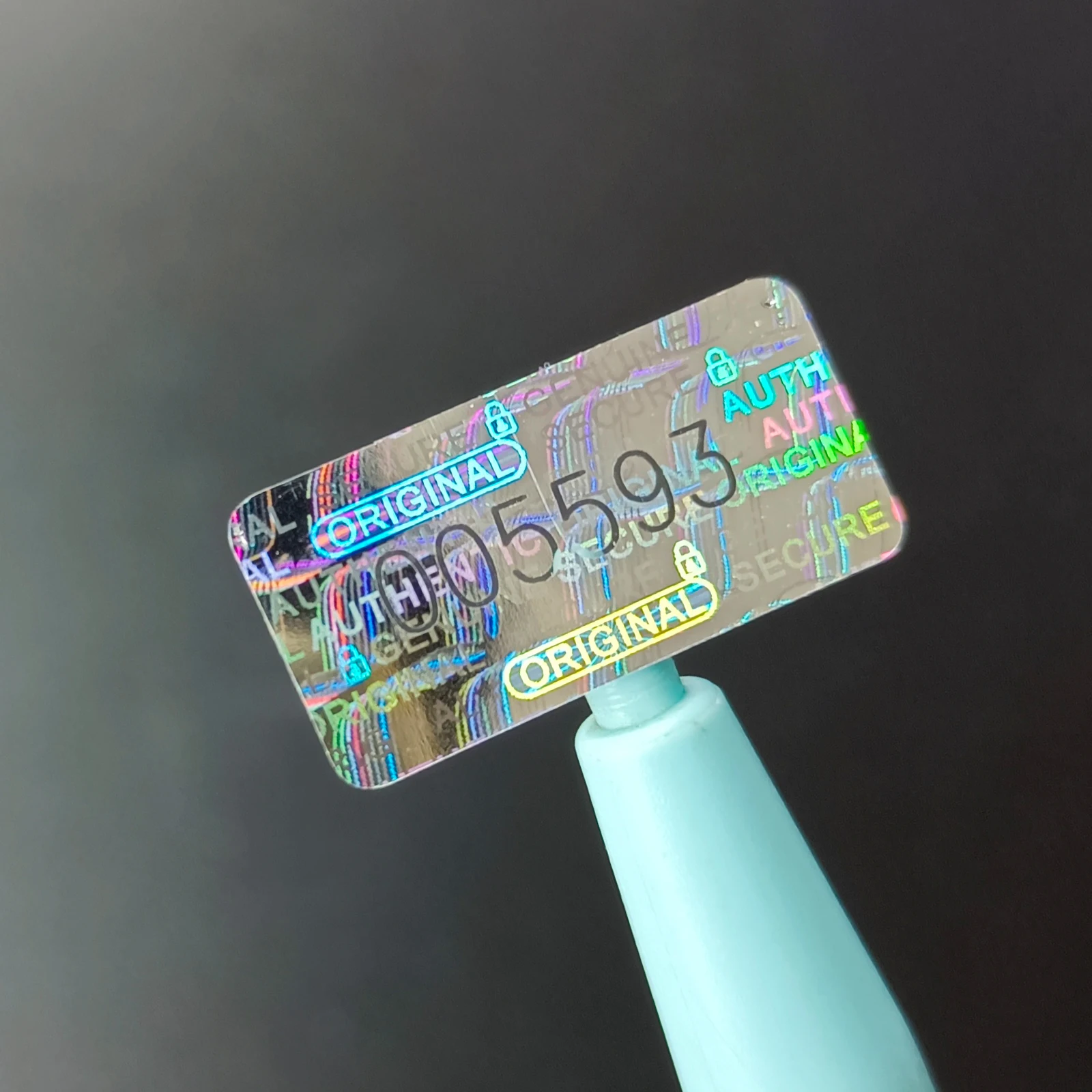 Anti-gefälschte manipulationssichere holografische Sicherheitsversiegelungsetiketten, Garantie-Void-Aufkleber mit Seriennummer, 3D-Silber, 10 x 20 mm – Detail 2