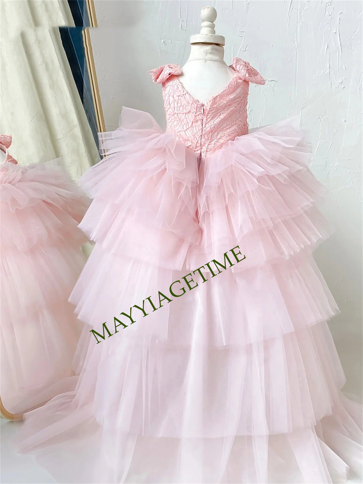 

Light Pink Flower Girl Dress Tulle Layered Puffy Sleeveless Long Train With Bow Kids Evening Party First Communion Applique Gown