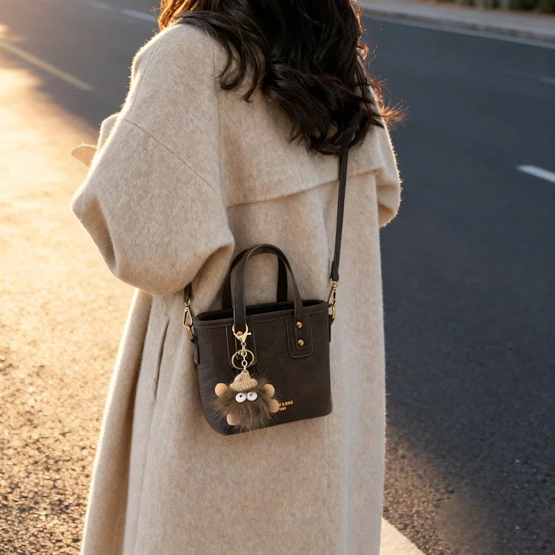 

Luxury Simple Messenger Bag For Women With Fashionable Letter Logo And Vintage Style Solid Color