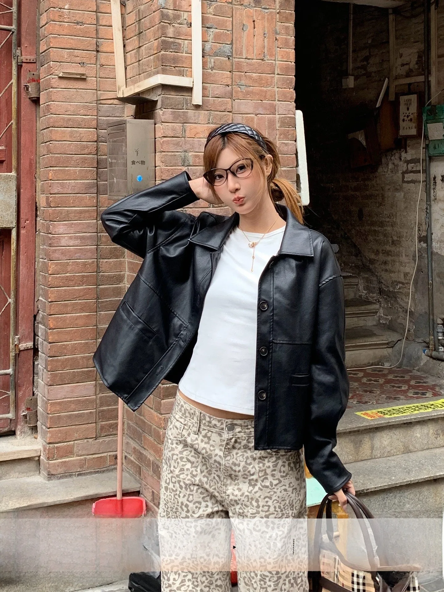 

Retro Black Leather Jacket Women's Spring Fashion Slimming Loose Motorcycle Jacket Beautiful Lady Casual Style Short Coat