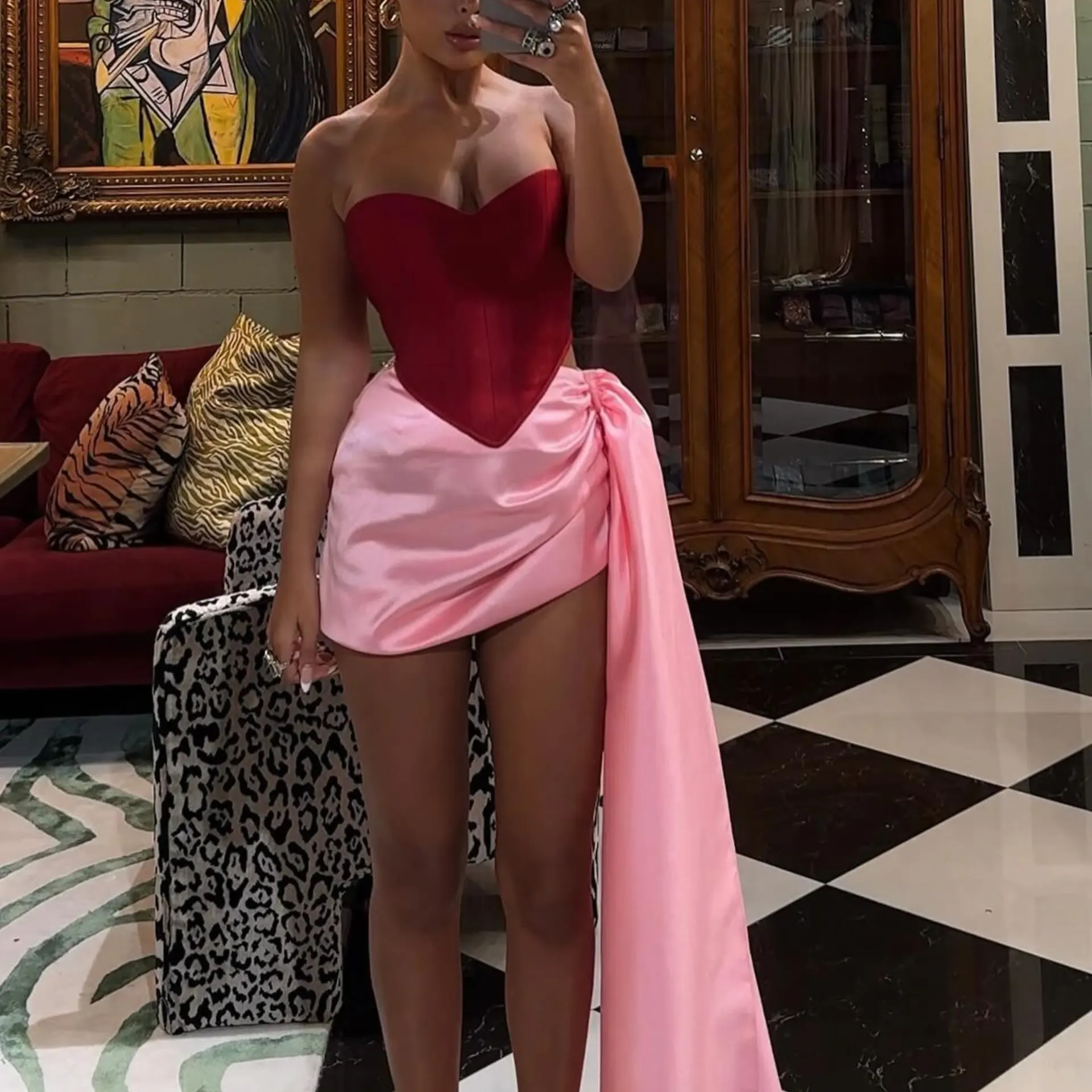 

Розовая атласная асимметричная мини-юбка с высоким разрезом и шлейфом - облегающая юбка с запахом для клубной вечеринки, вечерняя одежда, коктейльная вечеринка 2026