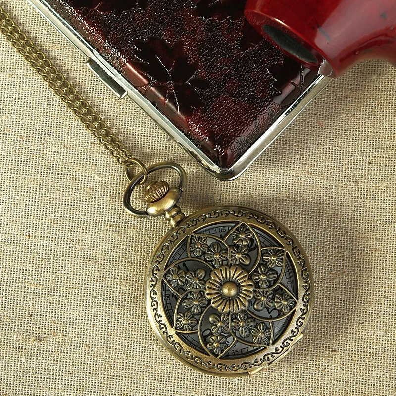 *New Fashion Vintage Multiple Floral Hollowed Out Designs Quartz Pocket Watch With Chain Metal Carving Pendant Birthday Gifts