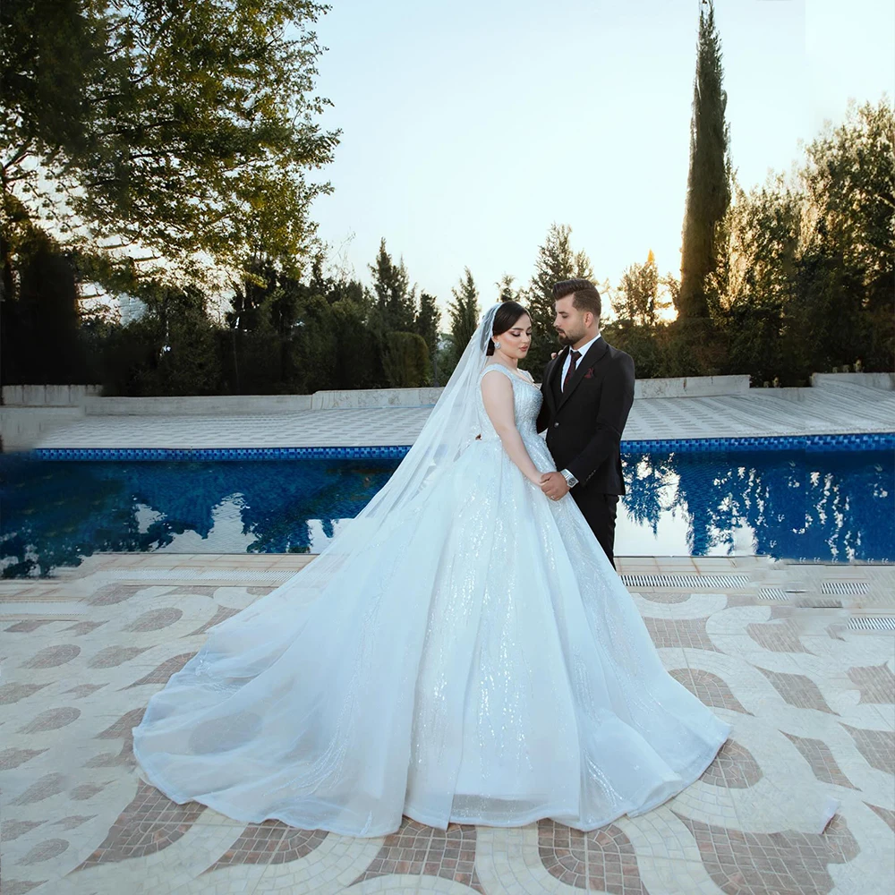

Graceful Wedding Dresses Square Collar Halter Sleeveless A-Line Bride Dress with Sequined Beading White Bridal Gown Customized