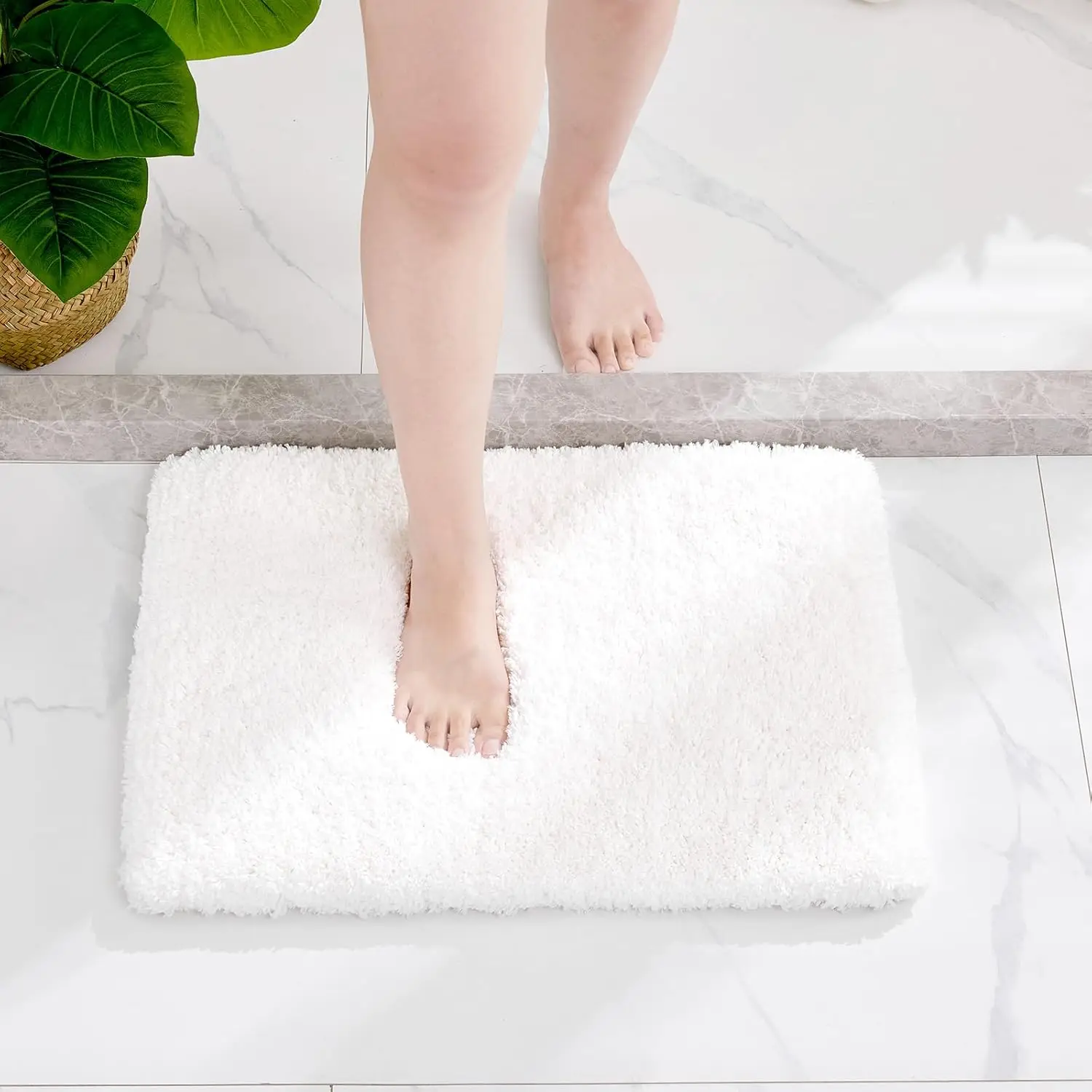 White Bathroom Rug 17x24 - Non-Slip Plush Small Bath Mat, Highly Absorbent Ultra Soft Fluffy Floor Mat Machine Washable for