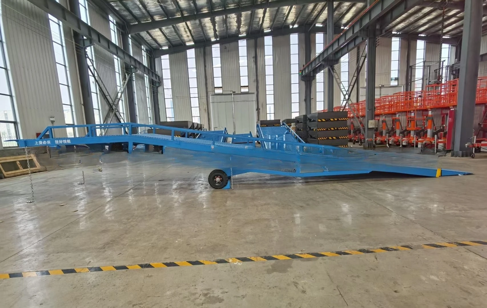 Manual electric mobile boarding bridge container loading ramp unloading platform large tonnage non-standard 8 tons