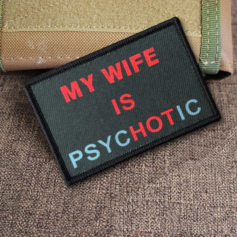Parche táctico impreso con la frase 'Mi esposa es psicótica', divertido parche de gancho y bucle, insignia de moral militar, pegatinas para mochilas y ropa